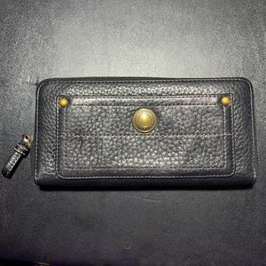 COACH- MEDIUM ZIP AROUND BLACK WALLET